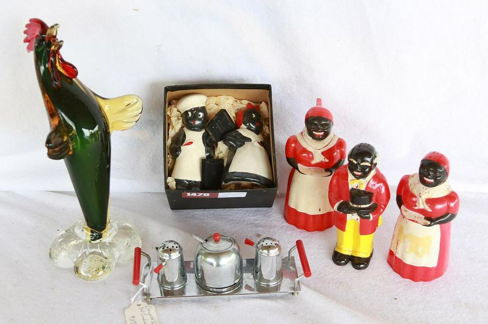 Lot 1470: Salt & Pepper Shakers