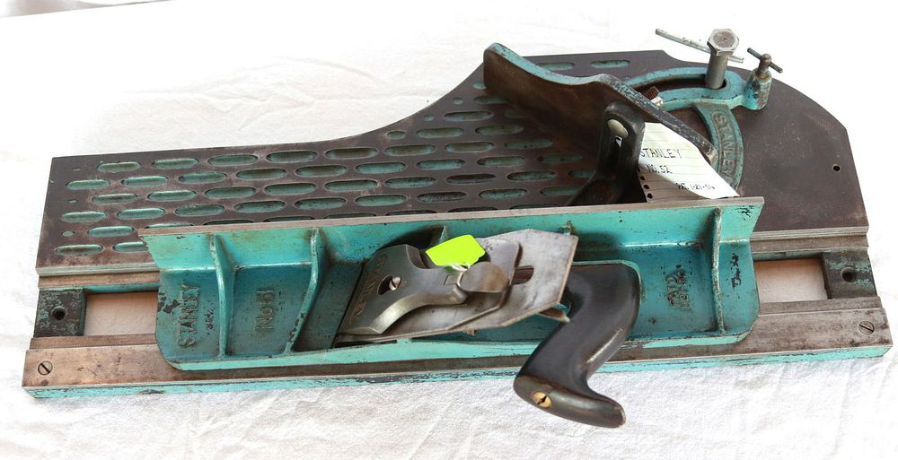 Lot 113: Stanley #51 & #52 Shoot Board & Plane