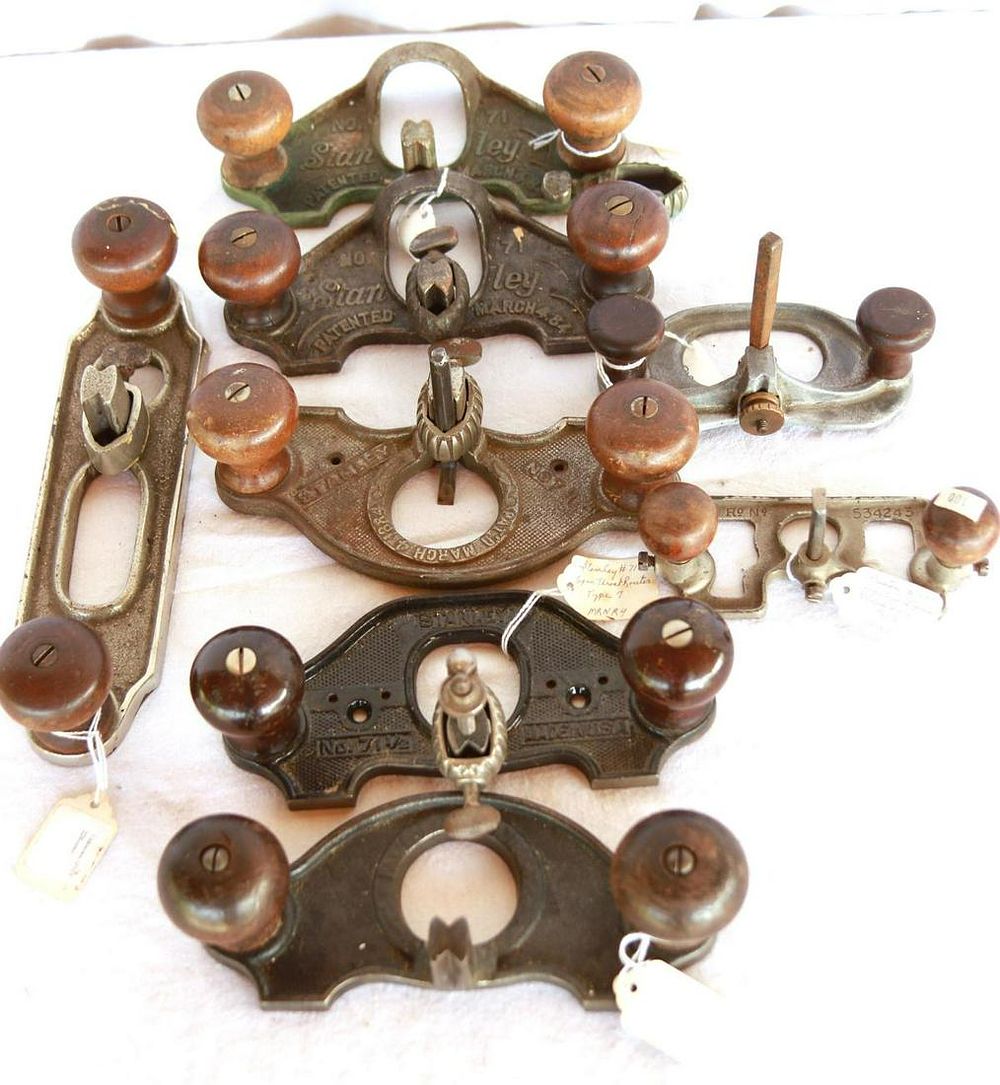Lot 169: (8) Routers