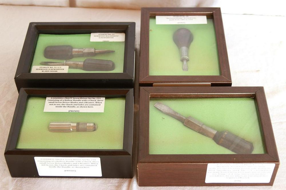 Lot 213: (5) Screwdrivers