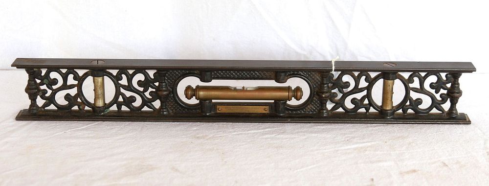 Lot 312: 18" Davis Plumb & Level