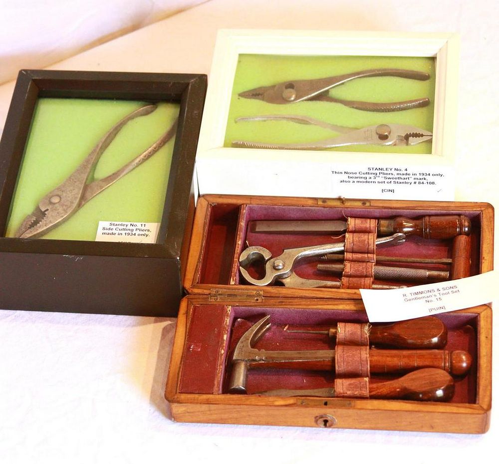 Lot 351: Pliers & Tool Set
