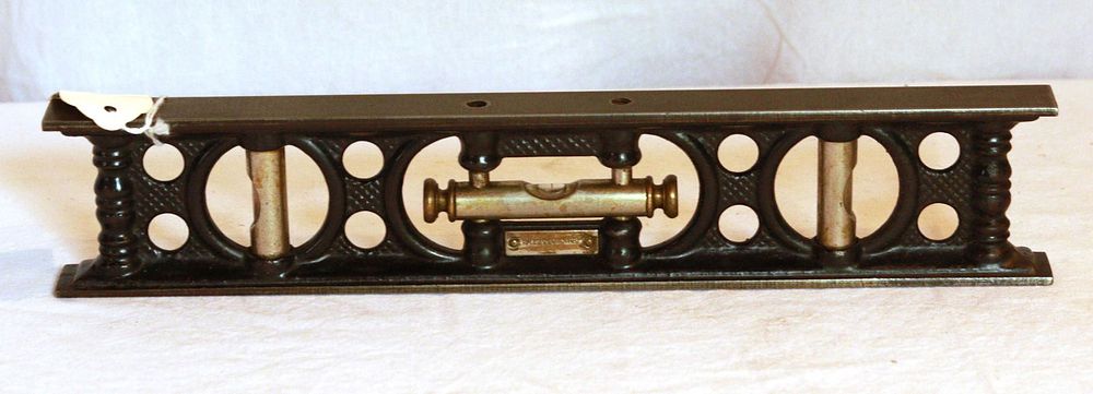 Lot 384: 12" Millers Falls Italic Plumb & Level