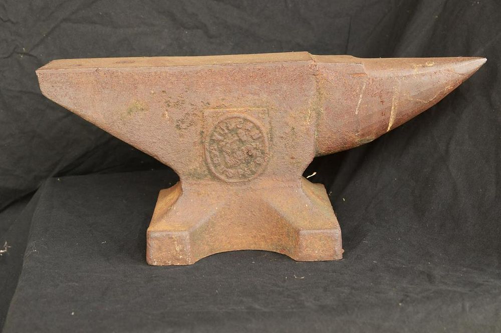 Lot 402: Vulcan #6 Anvil