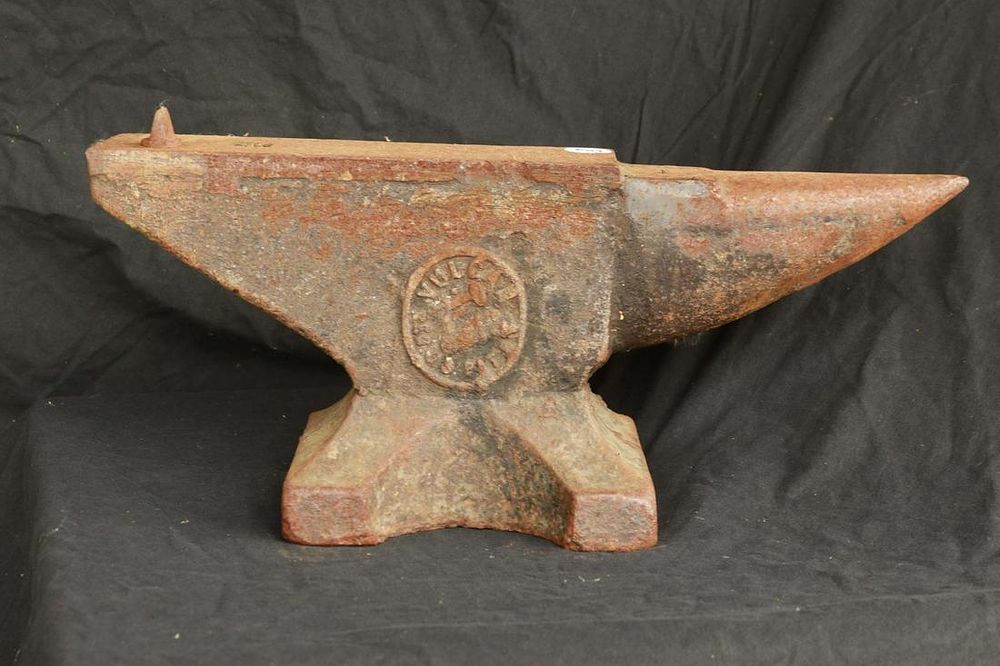 Lot 403: Vulcan #6 Anvil with Hardy