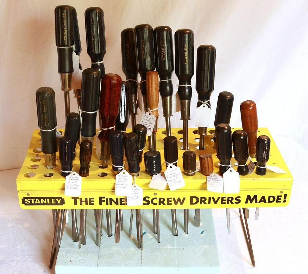 Lot 437: Screwdriver Display