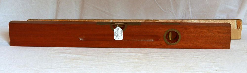 Lot 460: 28" Stanley #60 Carpenters Plumb & Level