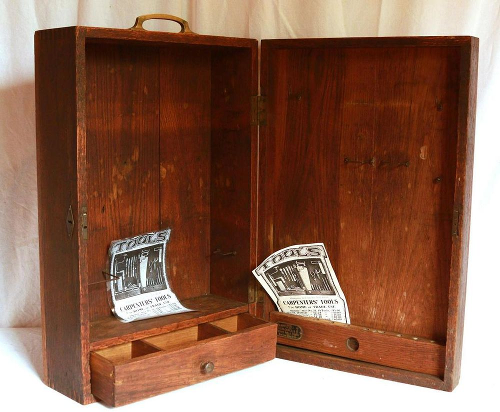 Lot 463: Stanley Upright Tool Chest