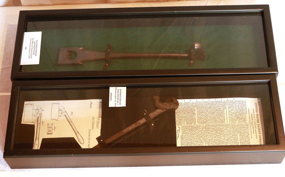 Lot 483: Crate Opener & Nail Puller