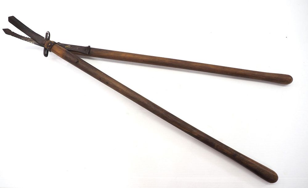 Lot 1006: Primitive hand trimmer