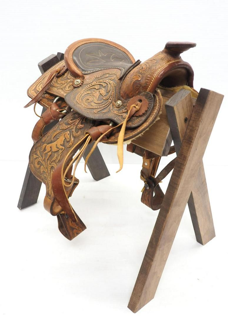 Lot 1026: Salesman sample or miniature leather saddle