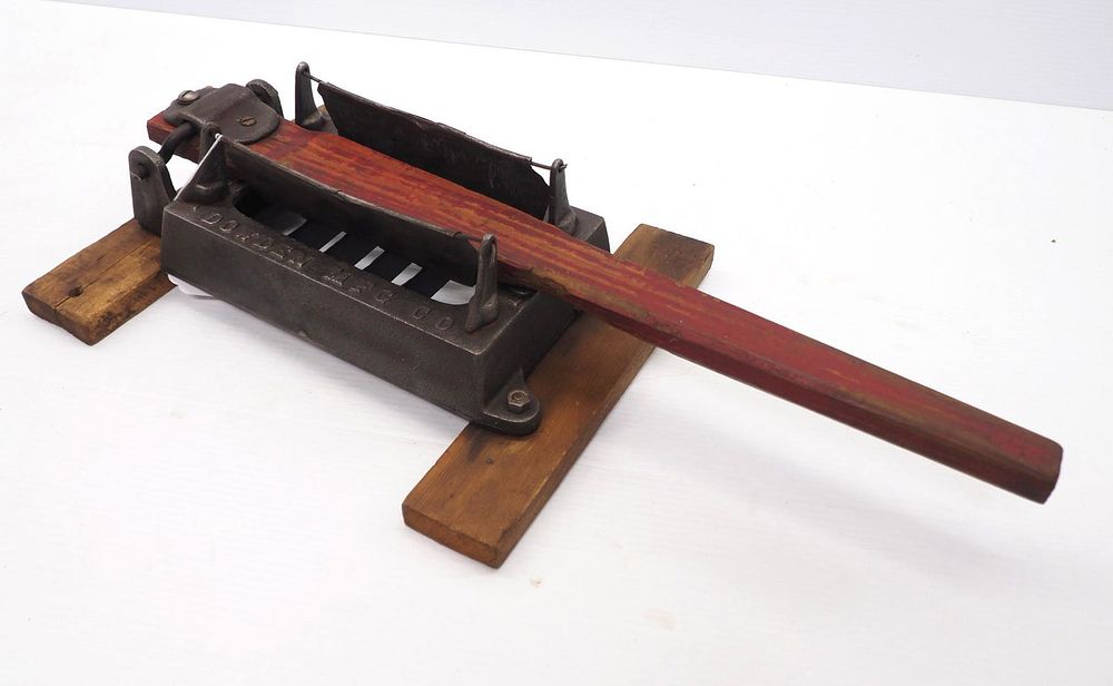 Lot 1037: Dowden Mfg. hand potato cutter