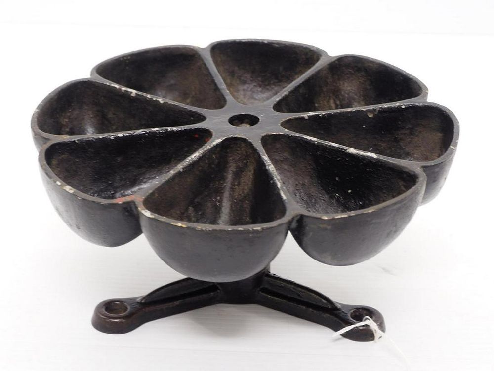 Lot 1043: Cast iron rotating nail caddy