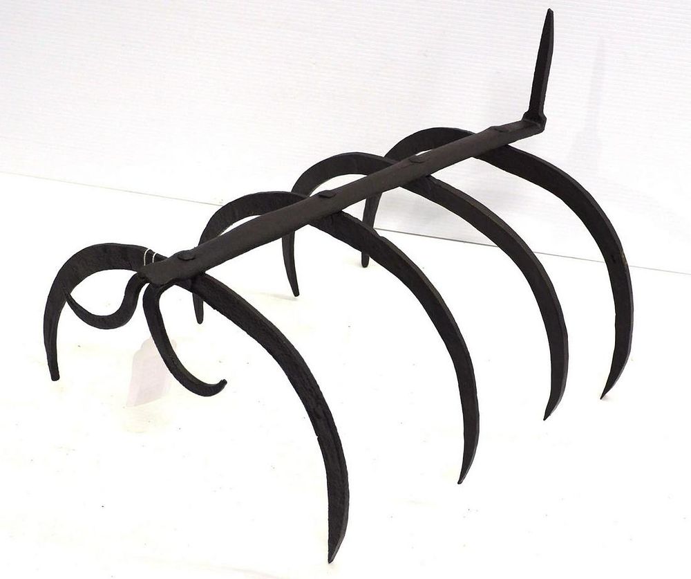 Lot 1072: Cast iron ship log holder