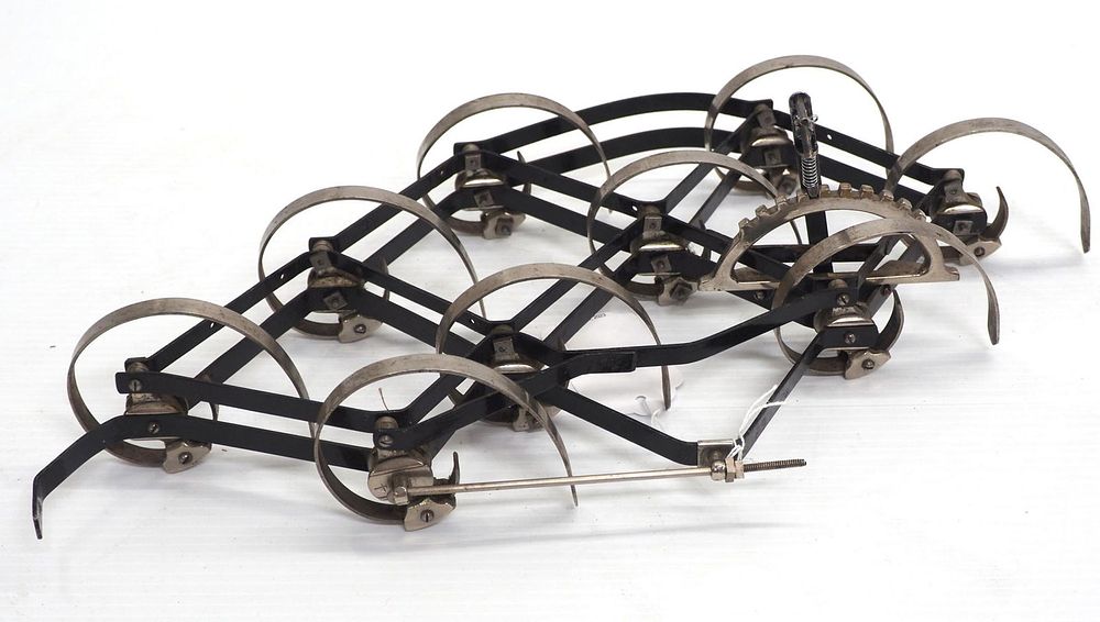 Lot 1122: Salesman sample spring tooth harrow