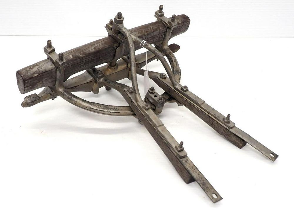 Lot 1123: Salesman sample wagon fifth wheel