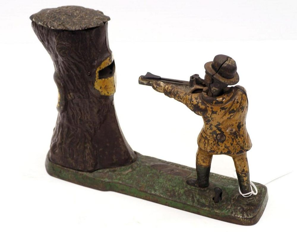 Lot 1138: Cast iron Teddy & The Bear mechanical bank
