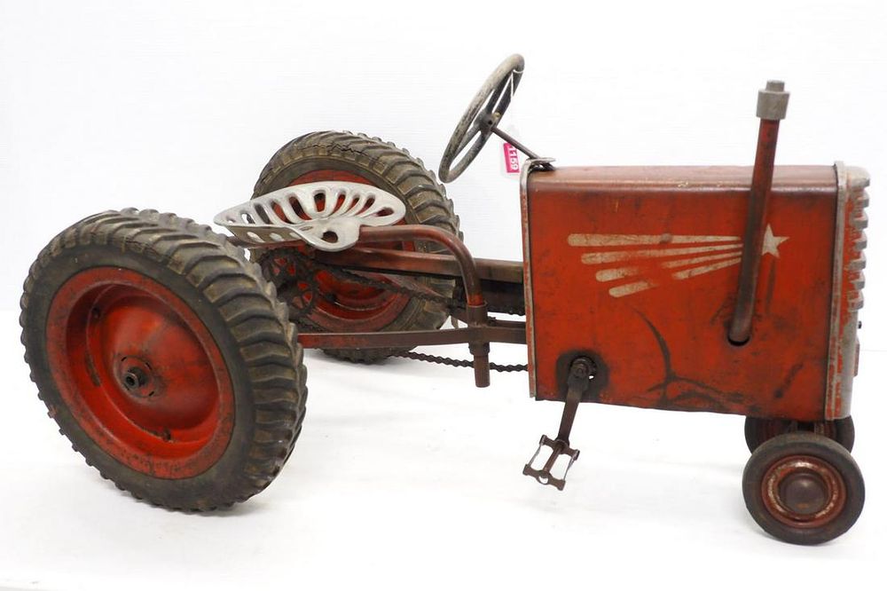Lot 1159: Rouca Amiens France pedal tractor