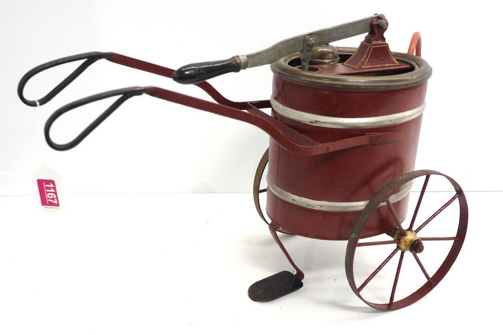 Lot 1167: Salesman sample or miniature orchard sprayer