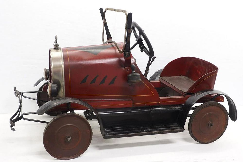 Lot 1171: American National Oldsmobile pedal car
