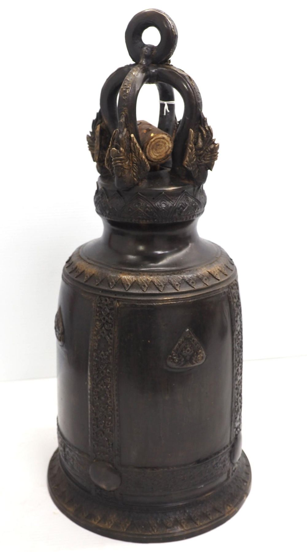 Lot 1174: Bronze Chinese hanging bell