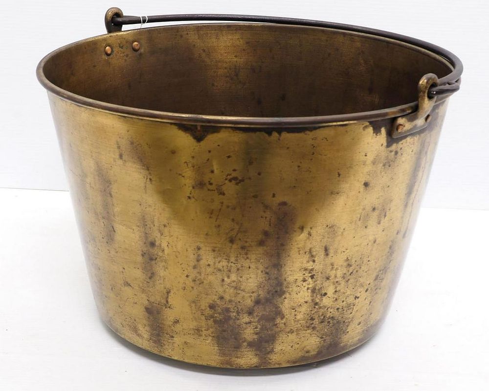 Lot 1187: Brass kettle