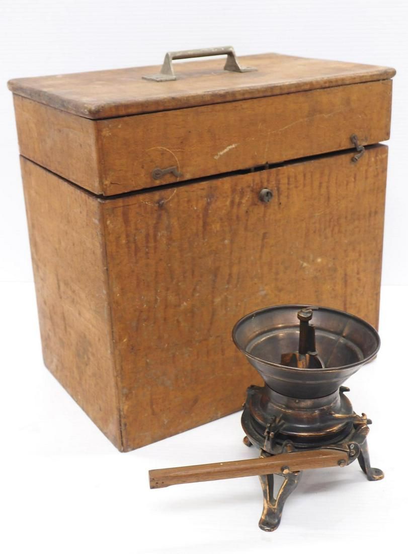 Lot 1188: RARE Salesman sample horse-driven corn grinder
