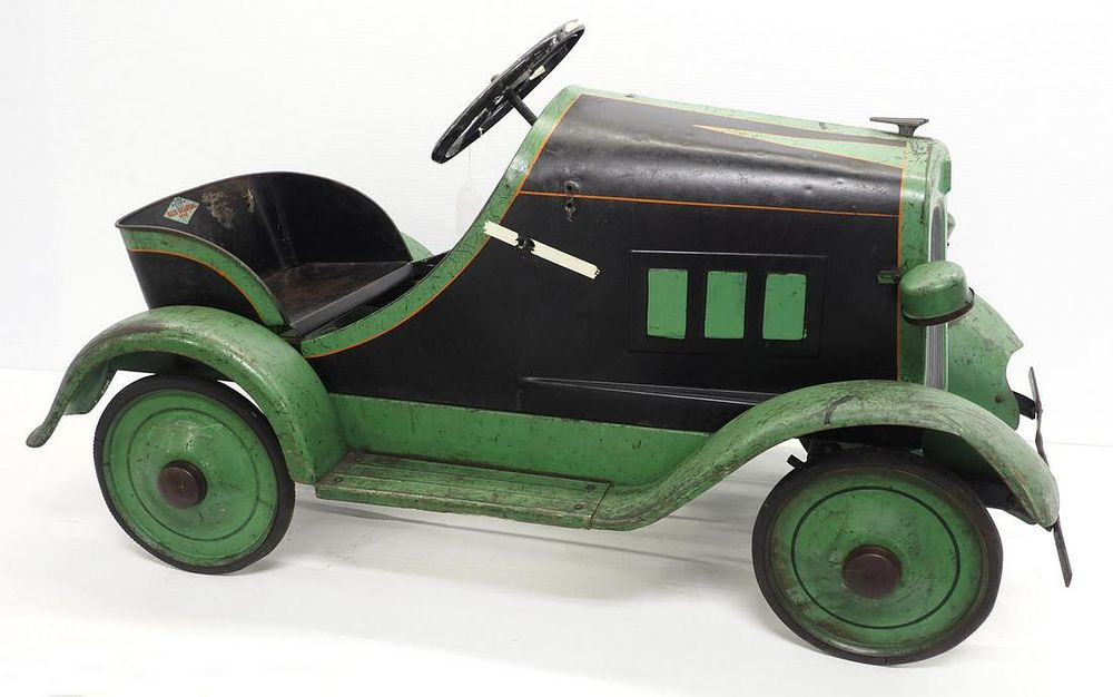 Lot 1194: Toledo Blue Steering ball bearing child's pedal car