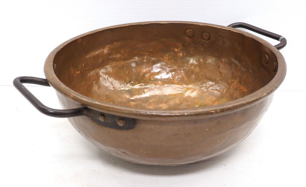 Lot 1212: Copper candy kettle