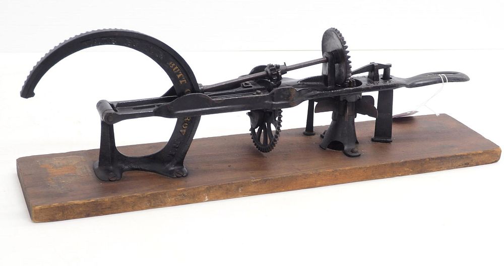 Lot 1254: Cast iron apple peeler/corer