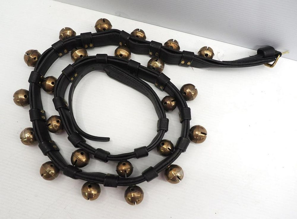 Lot 1260: Leather strap with 23 brass sleigh bells