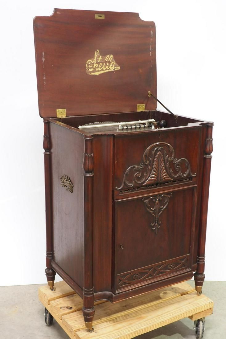 Lot 1284: Stella floor model hand-crank disc music player