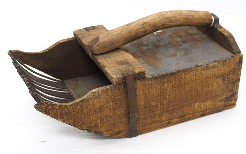 Lot 1306: Primitive wooden cranberry scoop