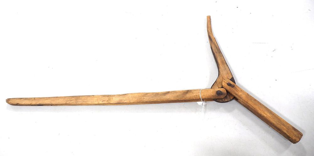 Lot 1330: Primitive wagon jack