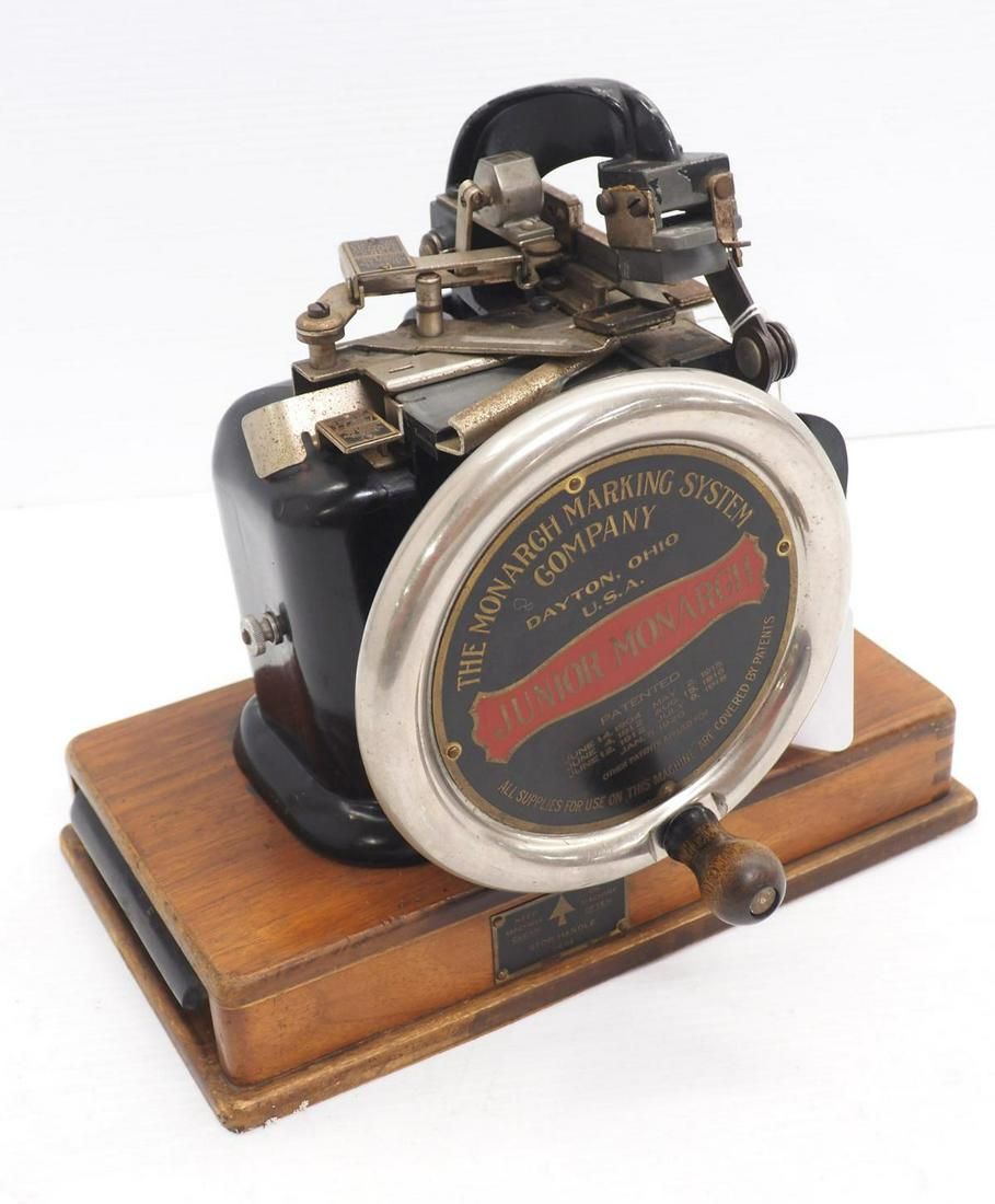 Lot 1340: Monarch Jr. hand-crank marking machine
