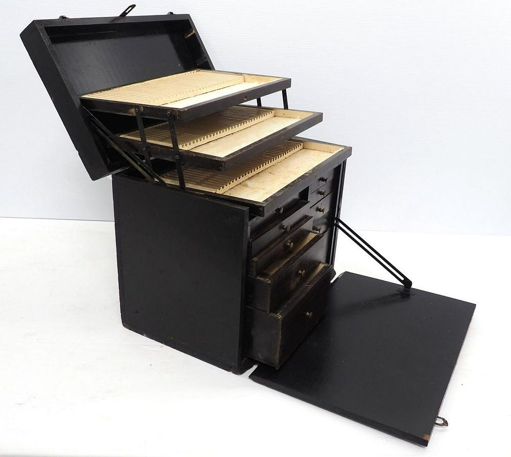 Lot 1380: Wooden dental box