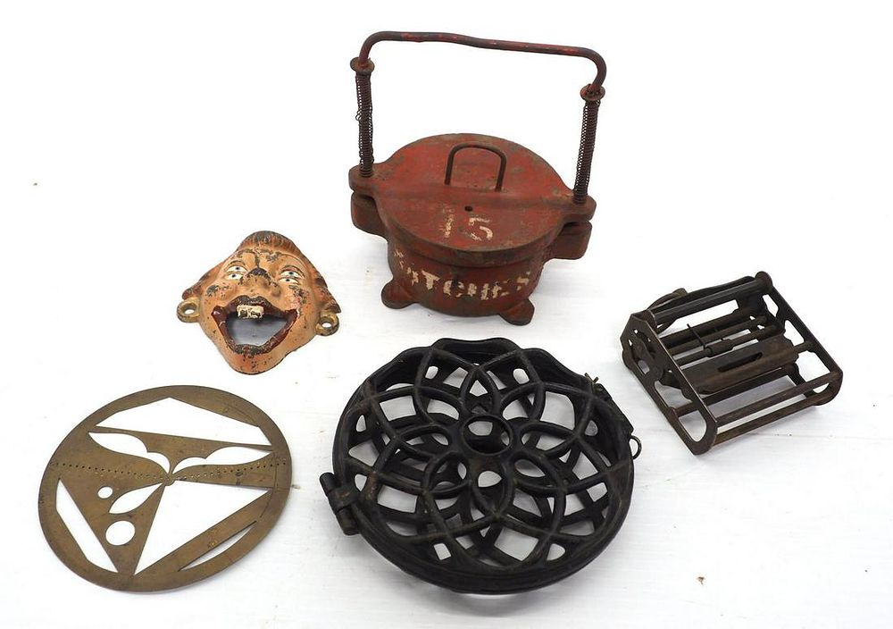 Lot 1421: Misc. cast iron items