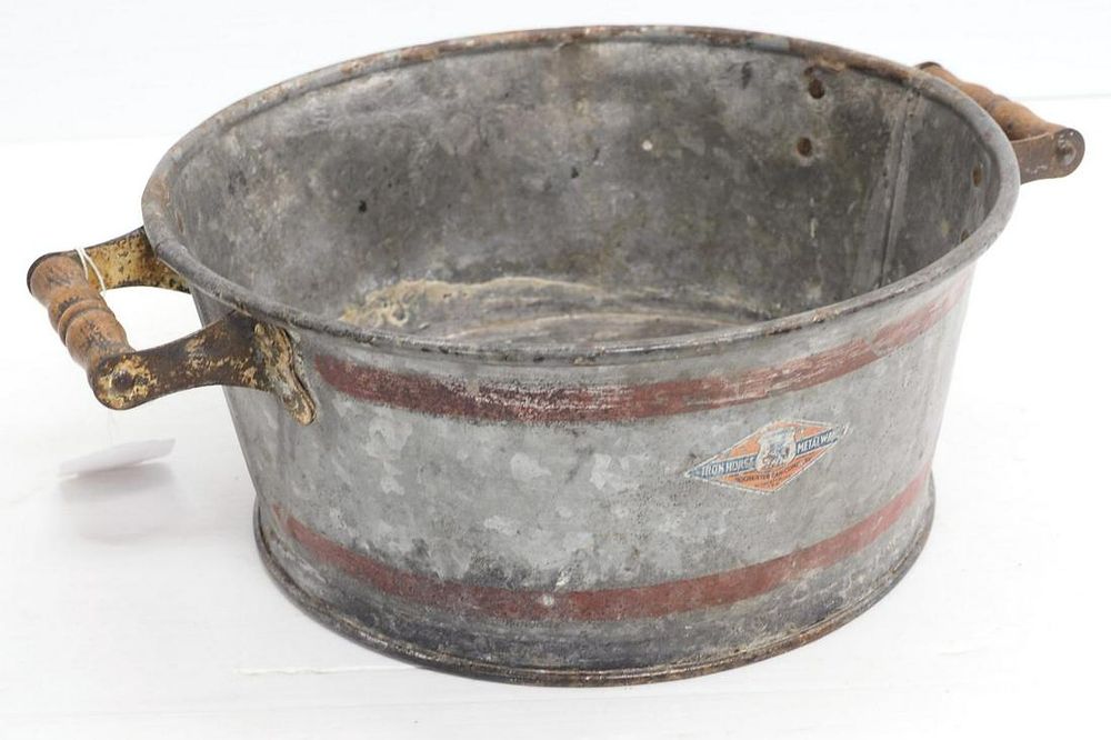 Lot 1426: Iron horse galvanized miniature tub