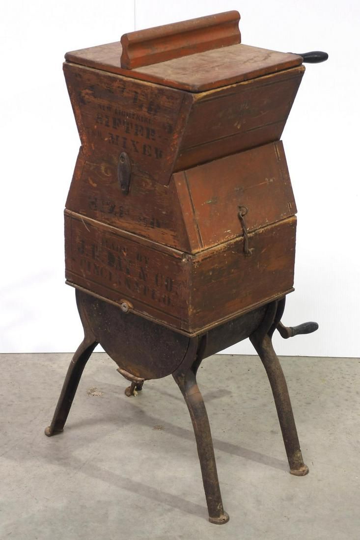 Lot 1439: New Lightning Size 00, hand-crank flour sifter