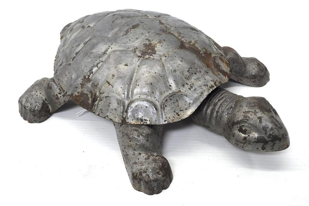 Lot 1459: Turtle spitoon