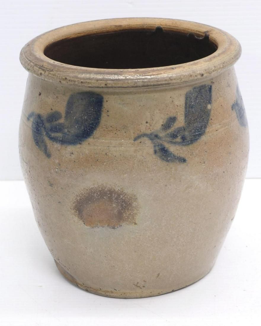 Lot 1463: Decorated crock