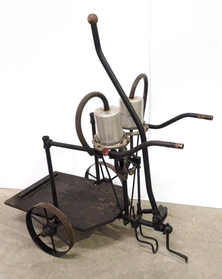 Lot 1480: Push-type milking machine