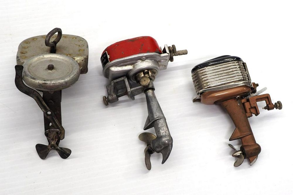 Lot 9: Toy Boat Motors
