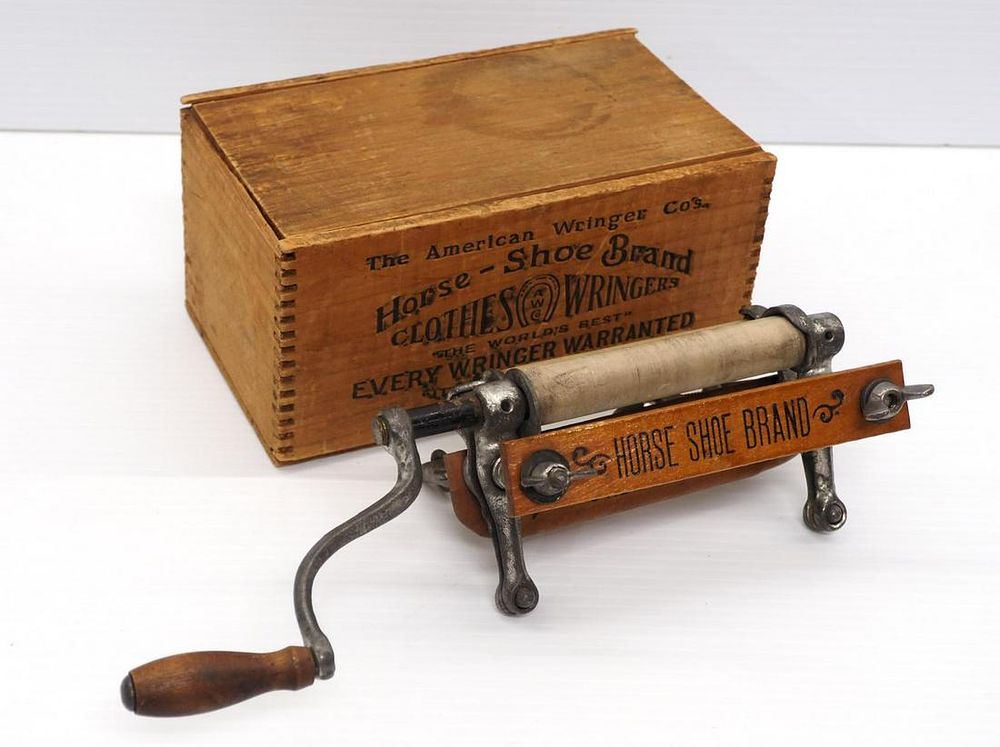 Lot 10: Child-size Clothes Wringer