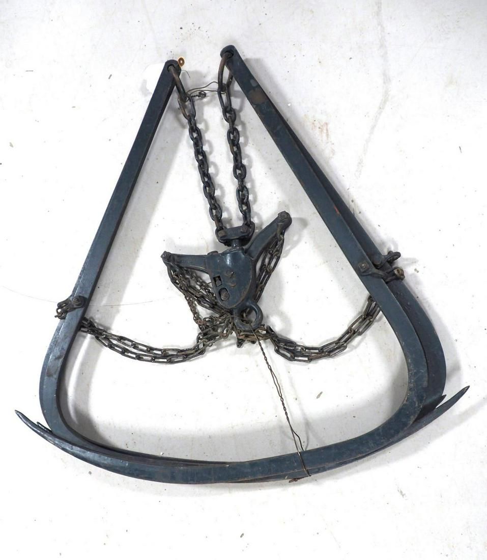 Lot 23: Grapple Hay Fork