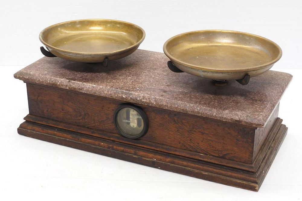 Lot 25: Wooden Scale