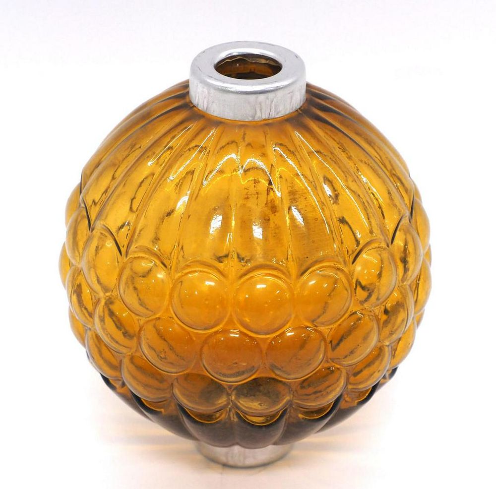 Lot 33: Amber ribbed grabe lightning rod ball