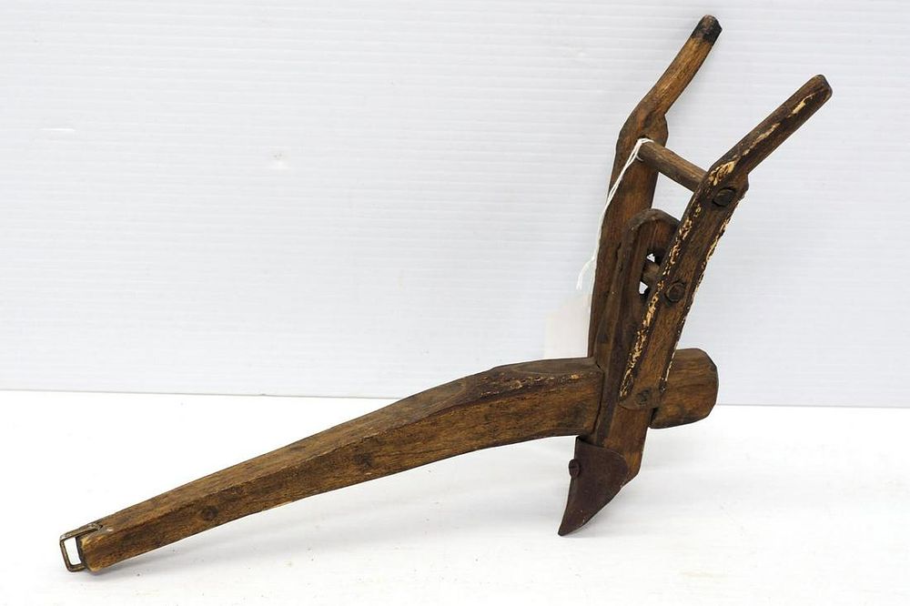 Lot 39: Wooden model plow