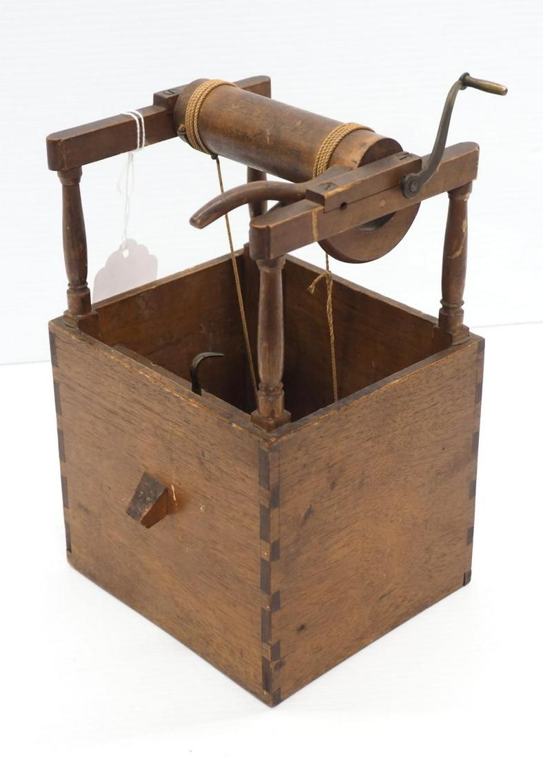 Lot 50: Wooden salesman sample hand-crank well