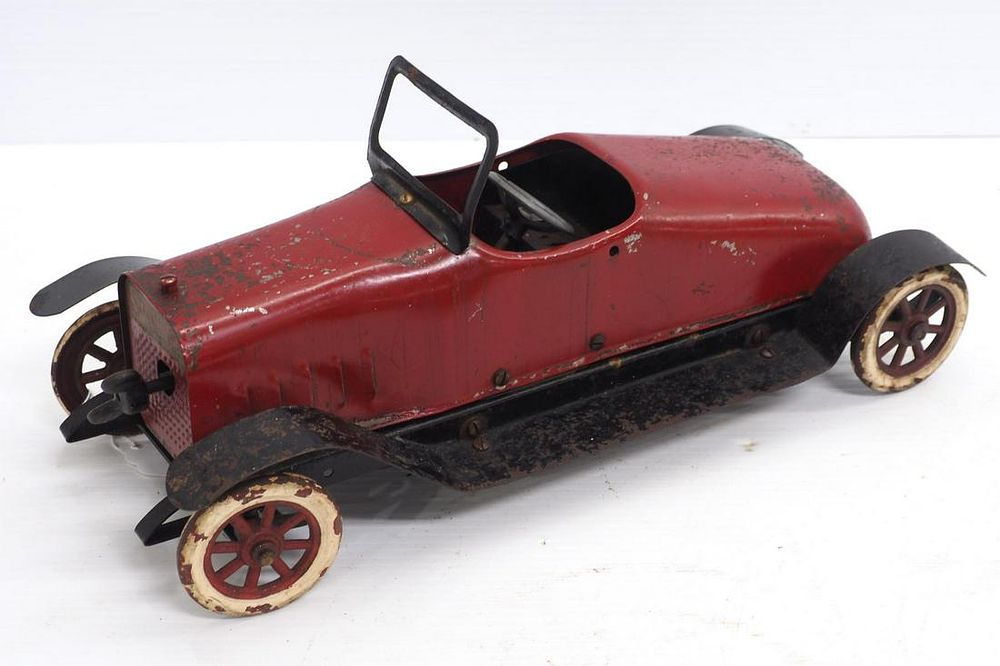 Lot 69: Structo wind-up toy car